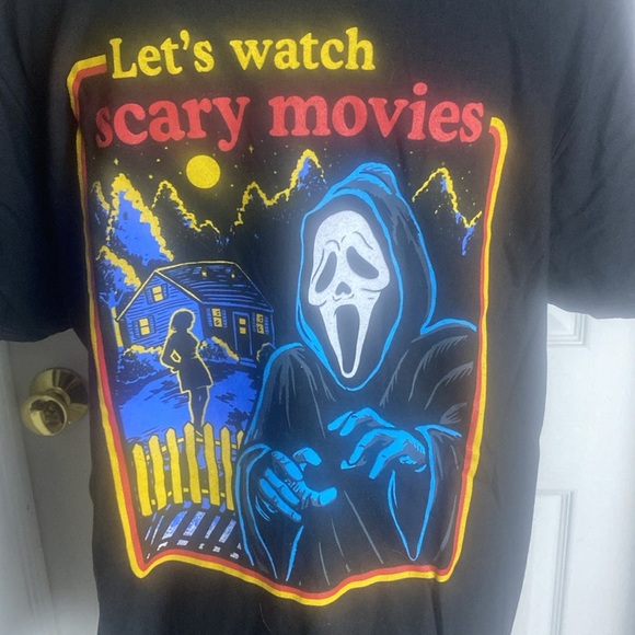 Ghost Face Icon of Halloween Let’s Watch Scary Movies Black Tee Unisex L NWOT - Picture 2 of 3